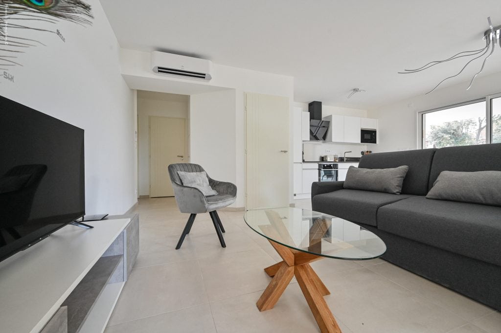Appartement T3 avec jardin dans la résidence Garden Beach aux Lecques Terrasse du T3 au sein de la résidence Garden Beach à Saint-Cyr-sur-Mer Piscine de la résidence Garden Beach aux Lecques Résidence récente Garden Beach à proximité de la mer aux Lecques