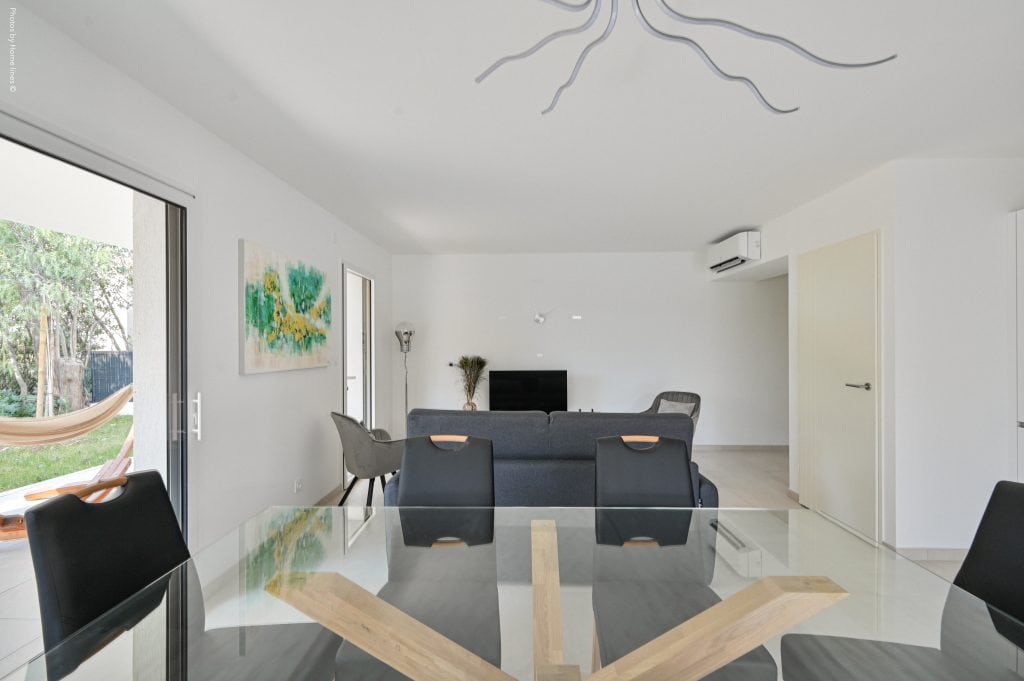 Appartement T3 avec jardin dans la résidence Garden Beach aux Lecques Terrasse du T3 au sein de la résidence Garden Beach à Saint-Cyr-sur-Mer Piscine de la résidence Garden Beach aux Lecques Résidence récente Garden Beach à proximité de la mer aux Lecques