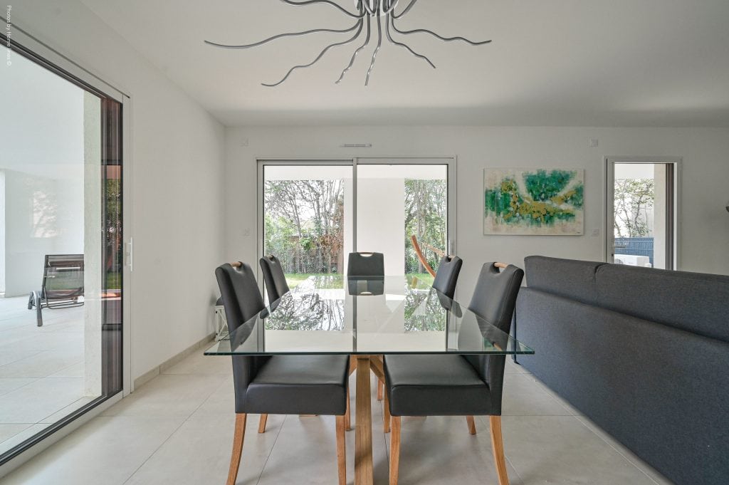 Appartement T3 avec jardin dans la résidence Garden Beach aux Lecques Terrasse du T3 au sein de la résidence Garden Beach à Saint-Cyr-sur-Mer Piscine de la résidence Garden Beach aux Lecques Résidence récente Garden Beach à proximité de la mer aux Lecques