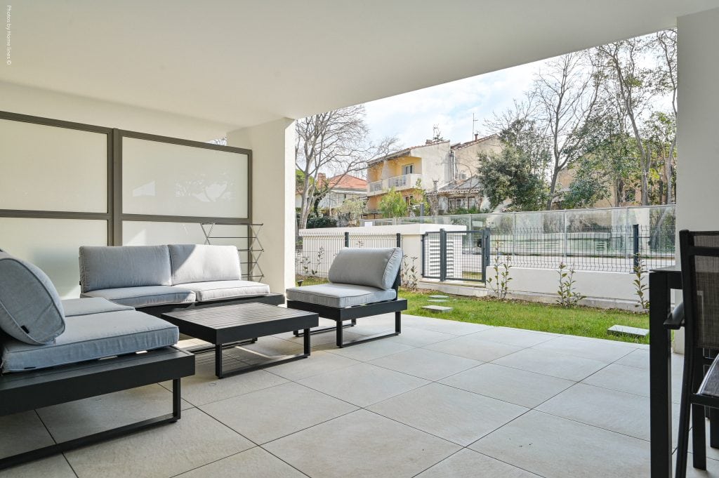 Appartement T3 avec jardin dans la résidence Garden Beach aux Lecques Terrasse du T3 au sein de la résidence Garden Beach à Saint-Cyr-sur-Mer Piscine de la résidence Garden Beach aux Lecques Résidence récente Garden Beach à proximité de la mer aux Lecques