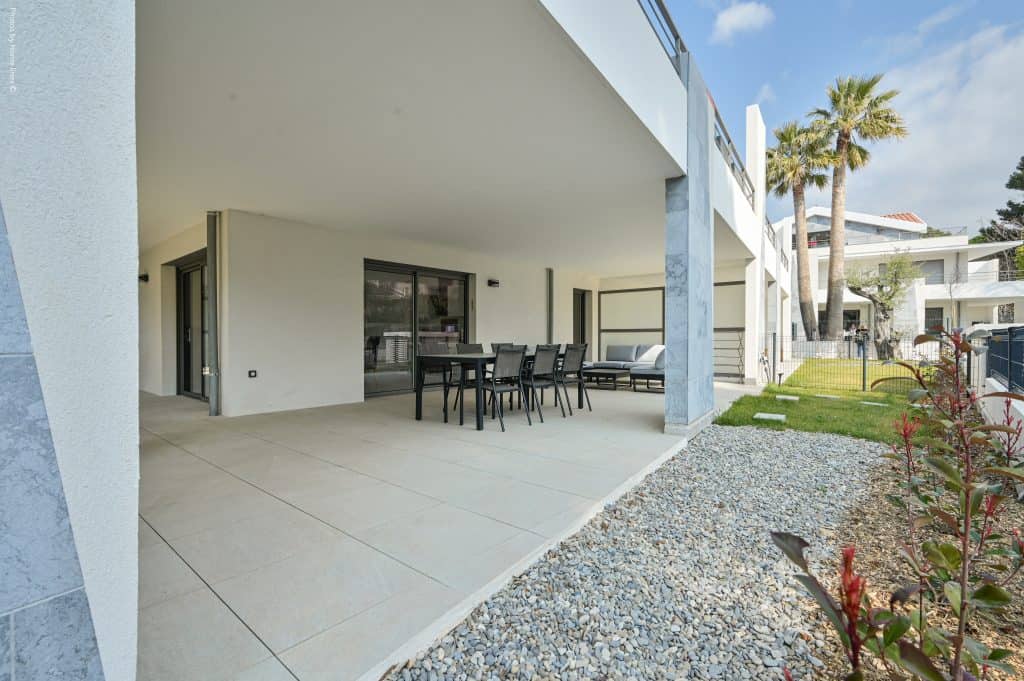 Appartement T3 avec jardin dans la résidence Garden Beach aux Lecques Terrasse du T3 au sein de la résidence Garden Beach à Saint-Cyr-sur-Mer Piscine de la résidence Garden Beach aux Lecques Résidence récente Garden Beach à proximité de la mer aux Lecques
