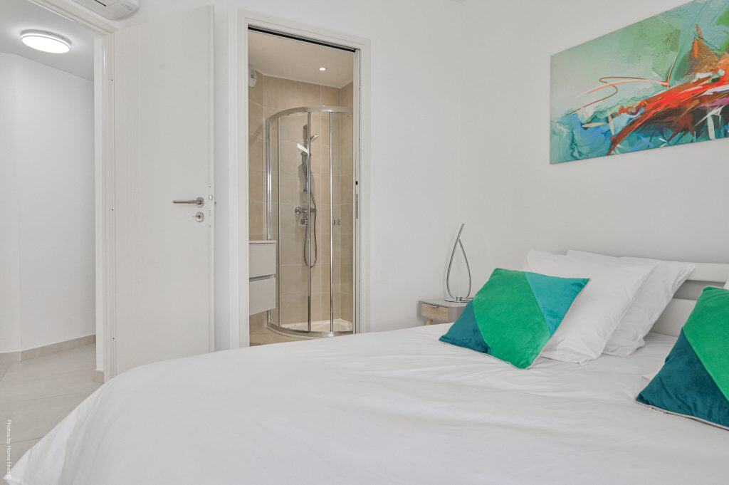 Appartement T4 avec jardin dans la résidence Garden Beach aux Lecques Terrasse du T4 au sein de la résidence Garden Beach à Saint-Cyr-sur-Mer Piscine de la résidence Garden Beach aux Lecques Résidence récente Garden Beach à proximité de la mer aux Lecques